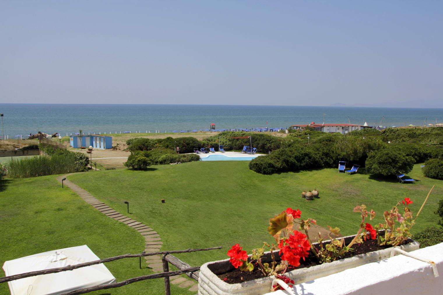 Hotel Della Baia Baia Domizia Exterior photo
