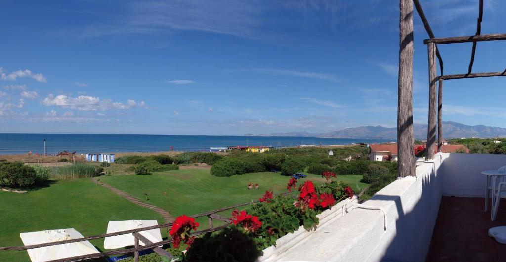 Hotel Della Baia Baia Domizia Exterior photo
